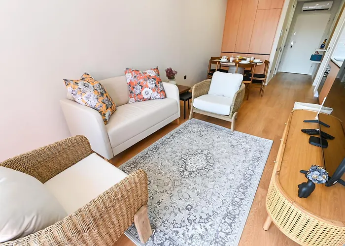 Bailey's Flat By Sé *